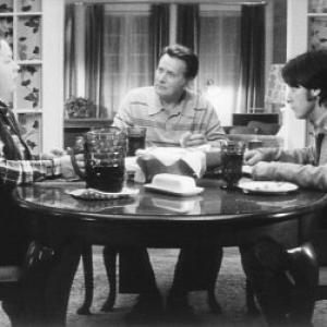Still of Emilio Estevez, Martin Sheen and Kathy Bates in The War at Home (1996)