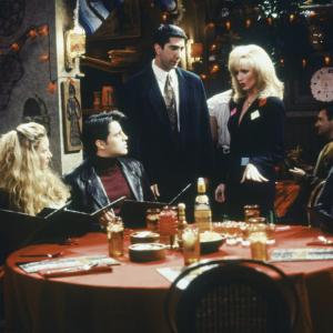 Still of Morgan Fairchild, Courteney Cox, Lisa Kudrow, Matt LeBlanc, Matthew Perry and David Schwimmer in Draugai (1994)