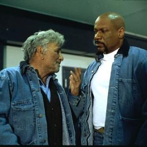 Still of Peter Falk and Ving Rhames in Undisputed 2002