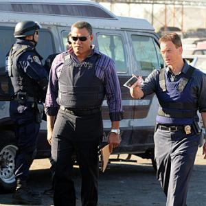 Still of Laurence Fishburne and Gary Sinise in CSI kriminalistai (2000)