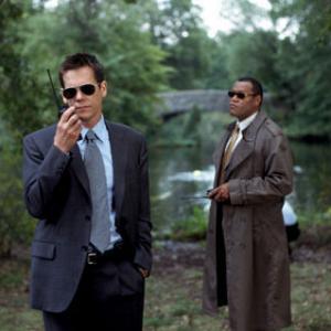 Still of Kevin Bacon and Laurence Fishburne in Mistine upe (2003)