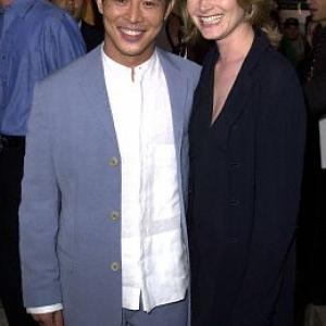 Bridget Fonda and Jet Li at event of Drakono bucinys 2001