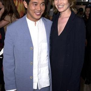 Bridget Fonda and Jet Li at event of Drakono bucinys 2001