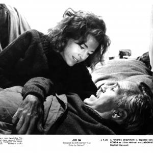 Still of Jane Fonda and Jason Robards in Julia 1977