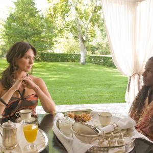 Still of Michelle Forbes and Rutina Wesley in Tikras kraujas (2008)