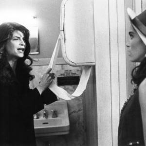 Still of Kirstie Alley and Jami Gertz in Sibling Rivalry 1990