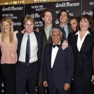 Bill Murray, Danny Glover, Gwyneth Paltrow, Anjelica Huston, Ben Stiller, Luke Wilson, Owen Wilson, Wes Anderson and Kumar Pallana at event of The Royal Tenenbaums (2001)