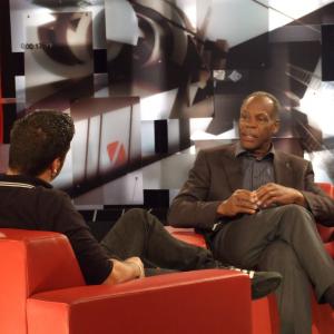 Danny Glover and George Stroumboulopoulos in The Hour (2004)