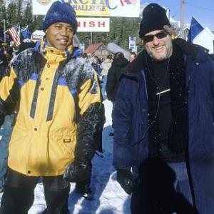 Cuba Gooding Jr and Brian Levant in Snow Dogs 2002