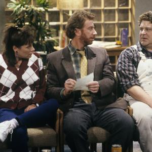 Still of John Goodman and Laurie Metcalf in Roseanne 1988