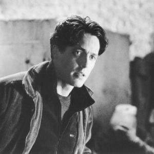 Still of Hugh Grant in Extreme Measures (1996)