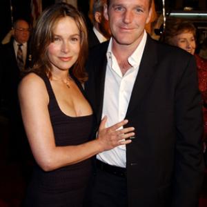 Jennifer Grey and Clark Gregg at event of Mes buvome kariai (2002)