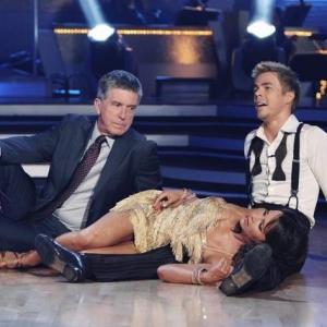 Still of Jennifer Grey, Tom Bergeron and Derek Hough in Dancing with the Stars (2005)