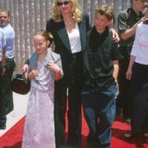 Melanie Griffith at event of Zvaigzdziu karai epizodas I Pavojaus seselis 3D 1999