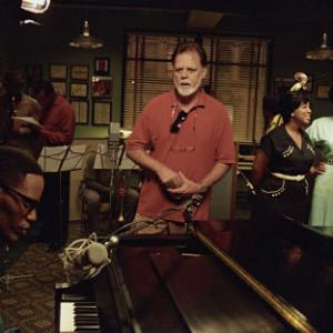 Director/producer/story writer TAYLOR HACKFORD (center), JAMIE FOXX as American legend Ray Charles (left foreground) and REGINA KING as Margie Hendricks (far right) on the set of the musical biographical drama, Ray.