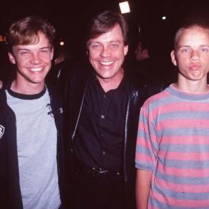 Mark Hamill and Nathan Hamill at event of Starship Troopers (1997)