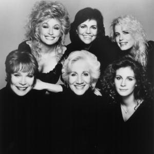 Still of Julia Roberts, Sally Field, Daryl Hannah, Shirley MacLaine, Dolly Parton and Olympia Dukakis in Steel Magnolias (1989)