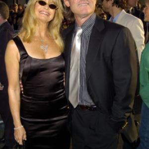 Goldie Hawn and Kurt Russell at event of Raising Helen (2004)