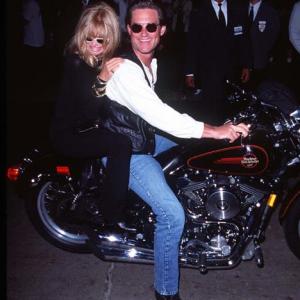 Goldie Hawn and Kurt Russell at event of Escape from LA 1996