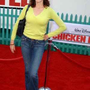 Marilu Henner at event of Chicken Little (2005)