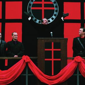Still of Natalie Portman and John Hurt in V  tai Vendeta 2005