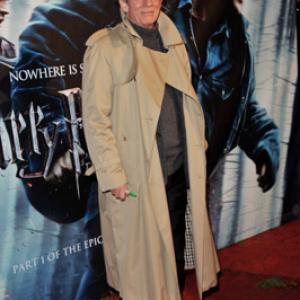 John Hurt at event of Haris Poteris ir mirties relikvijos. 1 dalis (2010)
