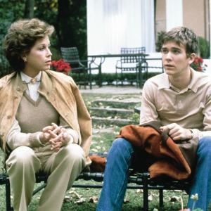 Still of Timothy Hutton and Mary Tyler Moore in Ordinary People 1980