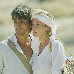 Still of Jeremy Irons and Patricia Kaas in And Now... Ladies and Gentlemen... (2002)