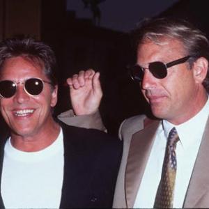 Kevin Costner and Don Johnson at event of Tin Cup (1996)