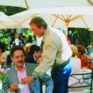 Still of Clint Eastwood and Raul Julia in The Rookie (1990)