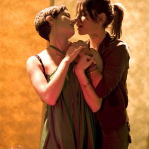 Still of Mia Kirshner and Sarah Shahi in The L Word (2004)