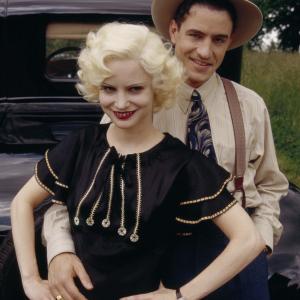 Still of Jennifer Jason Leigh and Dermot Mulroney in Kansas City (1996)