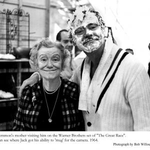 Jack Lemmon with his mother on the set of Great Race The Photo taken in 1964