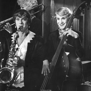 Still of Tony Curtis and Jack Lemmon in Dziaze tik merginos 1959