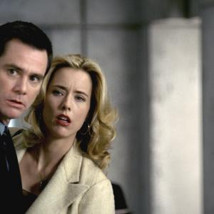 Still of Jim Carrey and Téa Leoni in Fun with Dick and Jane (2005)