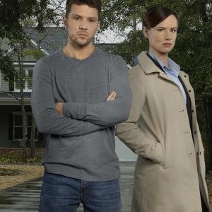 Still of Ryan Phillippe and Juliette Lewis in Secrets and Lies (2015)