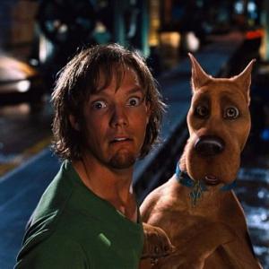 (L-r) Shaggy (MATTHEW LILLARD) and SCOOBY-DOO in Warner Bros. Pictures' live-action comedy 
