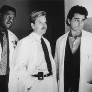 Still of Ray Liotta, Kiefer Sutherland and Forest Whitaker in Article 99 (1992)