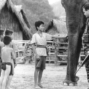 Still of Ray Liotta and Dinh Thien Le in Operation Dumbo Drop (1995)