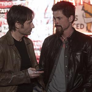 Still of David Duchovny and Rob Lowe in Nuodemingoji Kalifornija (2007)