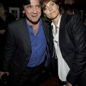 Carey Lowell and Griffin Dunne at event of Fierce People 2005