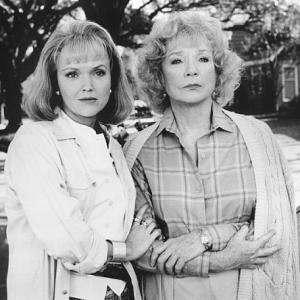 Still of Shirley MacLaine and Miranda Richardson in The Evening Star 1996