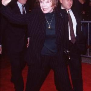 Shirley MacLaine at event of Kaip bus, taip gerai (1997)