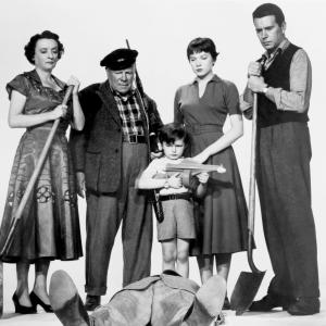 Still of Shirley MacLaine, John Forsythe, Edmund Gwenn, Jerry Mathers and Mildred Natwick in The Trouble with Harry (1955)