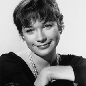 Still of Shirley MacLaine in The Apartment (1960)