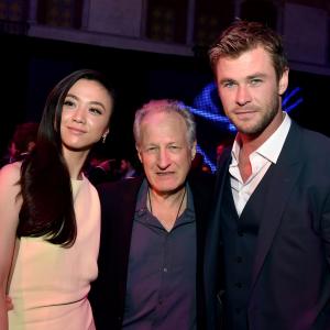 Michael Mann Chris Hemsworth and Wei Tang at event of Programisiai 2015