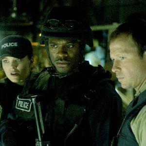 Still of Dina Meyer Donnie Wahlberg and Lyriq Bent in Saw II 2005