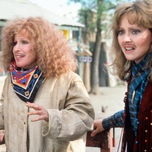 Still of Bette Midler and Shelley Long in Outrageous Fortune 1987