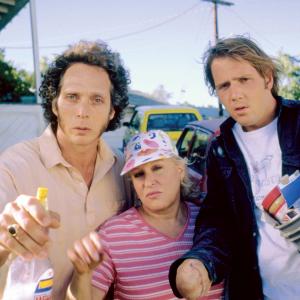 Still of Bette Midler, William Fichtner and Marcus Thomas in Drowning Mona (2000)