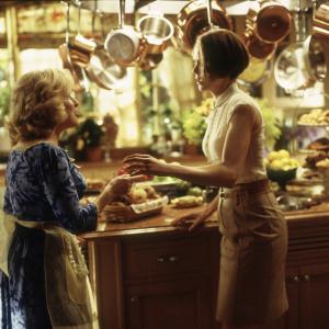 Still of Nicole Kidman and Bette Midler in The Stepford Wives (2004)